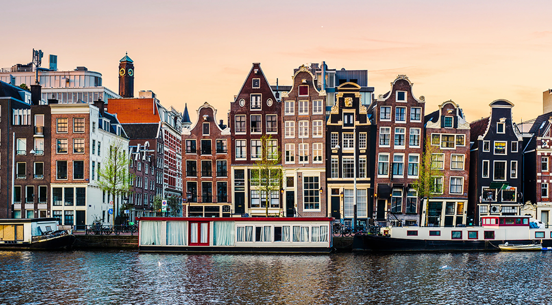 Amsterdam ondertekent de Plant Based Treaty